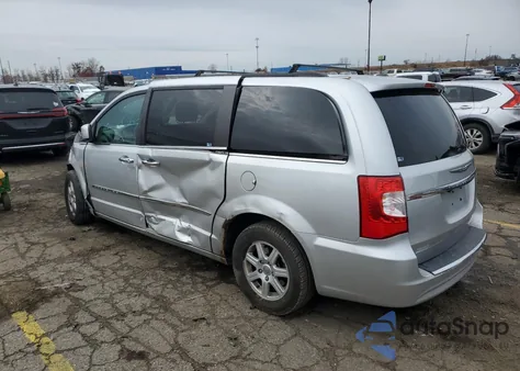 2011 Chrysler Town & Country Touring z USA, uszkodzony, nr VIN 2A4RR5DG7BR798548
